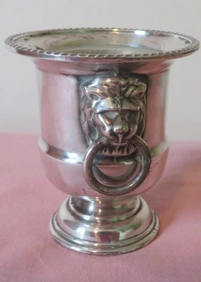 DE COLECCIÓN VINERS SHEFFIELD PLACA PLATEADA FORRADA URNA CABEZA LEÓN ASAS Foto 1 de 4