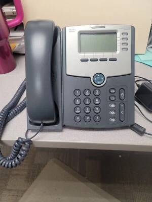 Cisco SPA504G  phones with power and handset 4 lines - Image 1 of 4