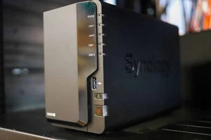 Synology DiskStation DS220+ NAS Desktop with 2 x 12 TB HD - Afbeelding 1 van 4