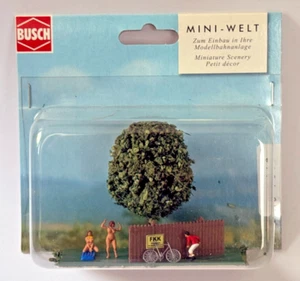 Busch 7669 HO/OO Gauge Mini Scene - Admiring the Scenery - Picture 1 of 3