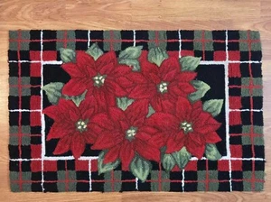 Nourison Poinsettia Holiday Decor Hand Hooked Accent Rug 20x32" - Picture 1 of 4
