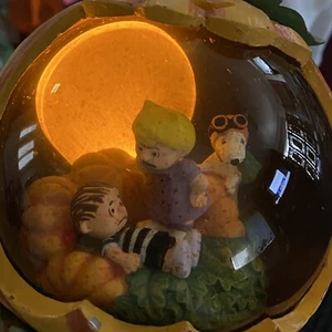 Where’s The Great Pumpkin - Peanuts Gang - Globo de nieve iluminado - Departamento 56 - Imagen 1 de 11