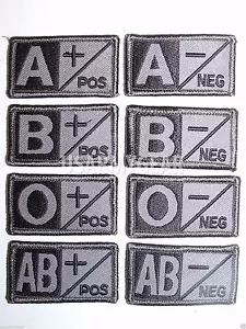 2 US Army Militär ACU grau Arzt schwarz Blutgruppe Patches A B AB 0 O Neg - Pos + - Bild 1 von 6