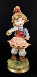 Carinissima bambina Capodimonte finemente modellata che raccoglie fiori di Volta - Foto 1 di 6