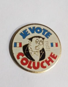 Pin's Je Vote Coluche, Humouriste Français , enfoiré restos du coeur - Afbeelding 1 van 4