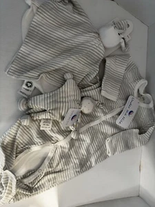 NWT Under the Nile 100% Organic Cotton Long Sleeve Baby Body Suit PJs+ 2 Toys - Picture 1 of 9