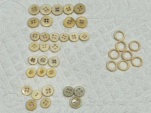 MIXED LOT OF ANTIQUE CIVIL WAR ERA BUTTONS MOSTLY BONE & BONE RINGS Cover