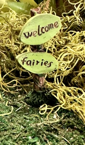 Hobbit Wichtel Fee Gartenhaus MINIATUR FEEN WILLKOMMEN Blatt Schild - Bild 1 von 2