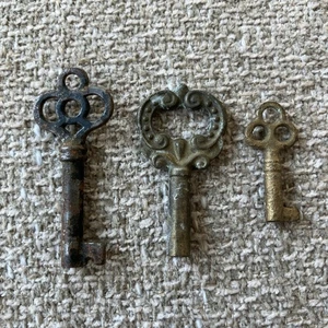 Vintage skeleton key lot keys lock keys safe keys door keys Victorian Estate - Picture 1 of 3