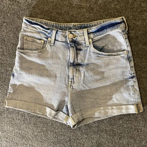 H&M Denim Mom Shorts Ultra High Waisted Light Blue Size 8 Folded Hem Casual - Picture 1 of 16