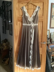 Vintage Damen Nachthemd/Nachthemd doppelt lang ogefüttert braun/creme Nylon 38 Brustweite - Bild 1 von 6