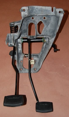 Conjunto de pedais de embreagem 87-91 Ford Truck F150 F250 F350 / Bronco reconstruído - Imagem 1 de 4