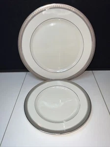 Platos de cena y ensalada Mikasa Palatial platino L3235 borde de corazones - Imagen 1 de 6