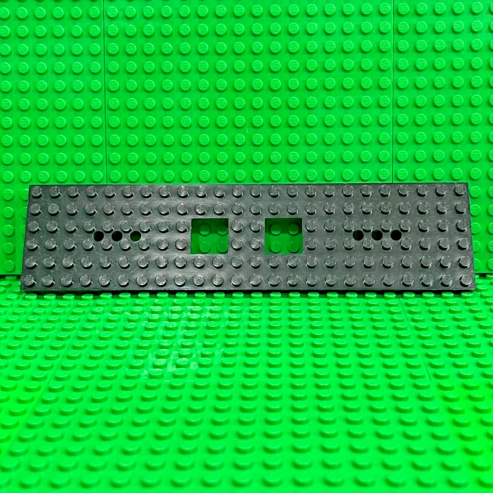 Lego 92088 Base Tren Negro 6 x 24 con 3 Agujeros Redondos y 2 Recortes Cuadrados Foto 1 de 1