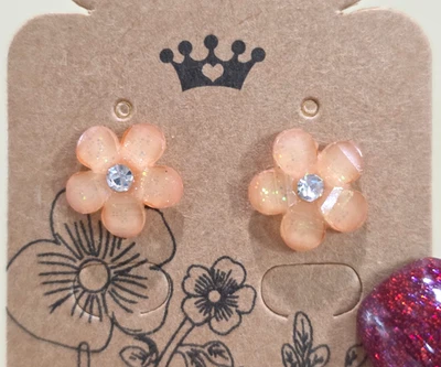 Nuevo de Lote Antiguo Brillo Melocotón Facetado Pétalo Centro Estrás Flor Tachuelas Pendientes Foto 1 de 4