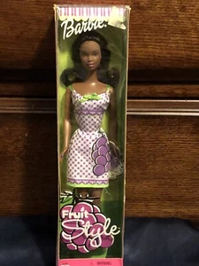 Barbie bambola afroamericana stile frutta uva - 2002 - rara nuova con scatola - Foto 1 di 6