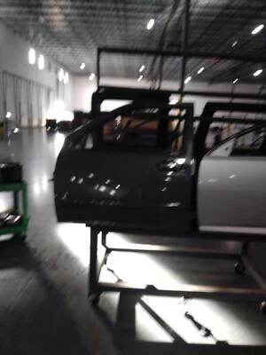 Used Front Left Door Assembly Front fits: 2009 Gmc Canyon Crew Cab w/o sport cha - Imagem 1 de 4