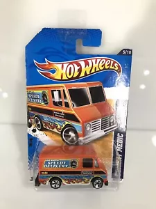 🆕 2012 Hot Wheels Van - COMBAT MEDIC HW CITY WORKS 12 - Orange Speedy Delivery - Picture 1 of 3
