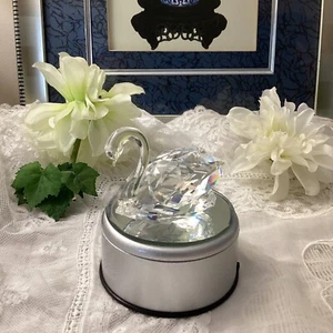 Crystal Plus Large Lead Crystal Swan 7cmx 5cm - comes with box - see Video - Picture 1 of 8