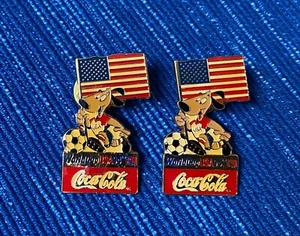 Coppia x2 Spille Coca Cola Mondiali 1994 USA Bandiera America Vintage Calcio 21B - Foto 1 di 1