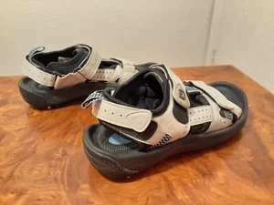 Sandalias de golf FootJoy para hombre. Talla 9. Beige/Negro. - Imagen 1 de 10