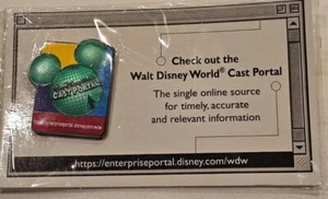 Walt Disney World Cast Portal Single Online Quelle grüne Pin-Back/Brosche *NEU* - Bild 1 von 2