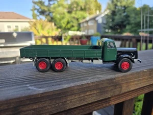 Conrad Volvo Truck LV293C2LF "long bed" 1949 Green Germany 1:43 No Box - Picture 1 of 8