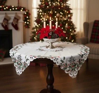 Tiro de mesa de árboles de Navidad y muérdago bordado NUEVO 33,5 x 33,5 pulgadas Foto 1 de 2