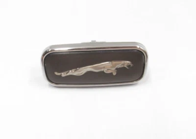 98-03 Jaguar XJR XJ8 X308 delantero derecho pasajero guardabarros logotipo insignia HNC5770A Foto 1 de 4