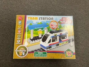 Juguete ECO BUILDER - Estación de tranvía (más de 100 piezas) *Nuevo* - Imagen 1 de 5