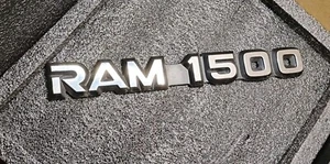 Placa de identificación 55295310 calcomanía insignia 97-02 Dodge Ram 1500 emblema 85501C logotipo 5DV60PR4 - Imagen 1 de 5