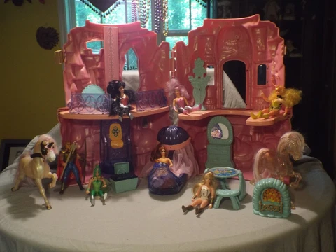 She-Ra 7 figures + Crystal Castle Playset Vintage 1984 Near Complete w/ extras Cover