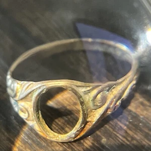 Vintage goldfarbener Damenring Gr. 8 kein Stein benötigt gereinigte Markierung innen Diamant - Bild 1 von 7