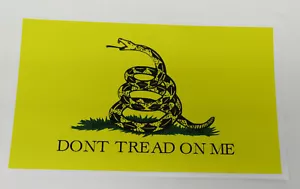 Don't Tread On Me - Calcomanía adhesiva para parachoques bandera de Gadsden 5,4" x 3,125" - Imagen 1 de 3