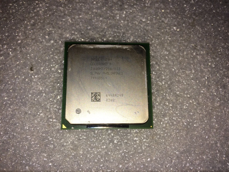 Processore Intel Celeron D 330 SL7NV 2.66GHz 533MHz FSB 256KB L2 Socket PPGA478  - Immagine 1 di 1