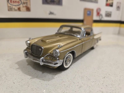 Danbury Mint 1:24 Scale Diecast Car 1957 Studebaker Golden Hawk  - Image 1 of 4