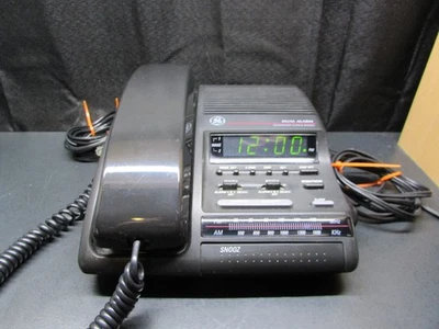 GE Dual Alarm Clock Radio AM/FM Desktop Telephone 2-9720A  - Image 1 of 4