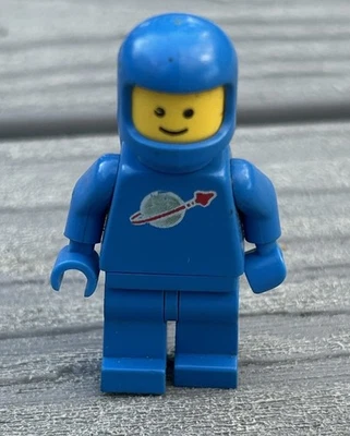 Lego Blue Spaceman Minifigure Classic Space Vintage 6940 6805 6808 6702 - Image 1 of 4