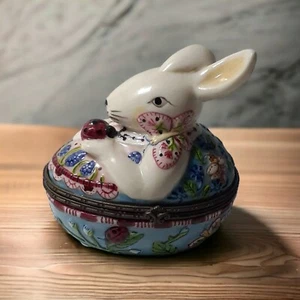 Villeroy & Boch aufklappbare Schmuckschatulle Hase hält Marienkäfer Frühling Geschenk 3" Urlaub - Bild 1 von 7
