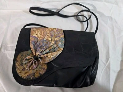 Bolso Bandolera Vintage Cuero Guijarro Negro Metálico Dorado Púrpura Apliques Solapa Foto 1 de 4