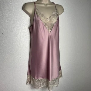 Sexy Lencería de Encaje Satinado Flora Nikrooz Vestido sin Mangas Chemise Muave Prendas para dormir Pequeñas - Imagen 1 de 10