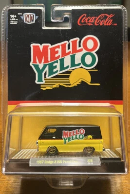 M2 Machines Coca Cola 52500-A28 1967 Dodge A100 painel van amarelo suave - Imagem 1 de 4