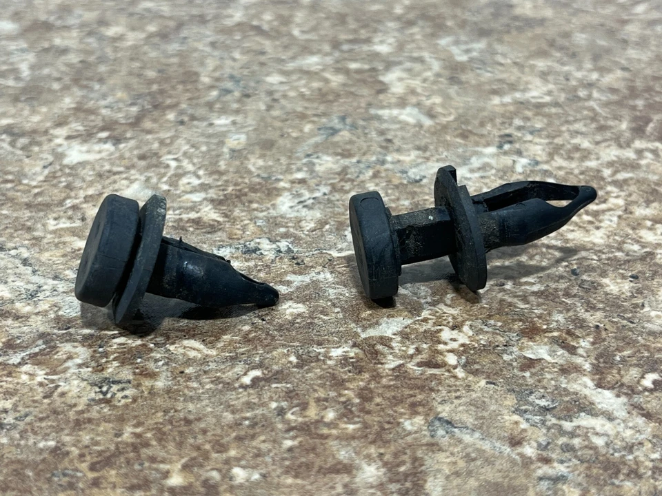 Dodge Durango 2005 luz trasera clips de plástico Foto 1 de 1