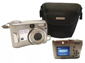Fotocamera digitale vintage Sony Cyber-Shot DSC-S60 4,1 megapixel con custodia TESTATA/FUNZIONANTE - Foto 1 di 16