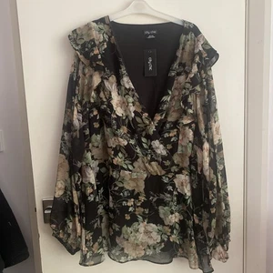 NWT Floral Print Lined Blouse Top Ruby Size 24 By City Chic Evans 52/L31” - Picture 1 of 9