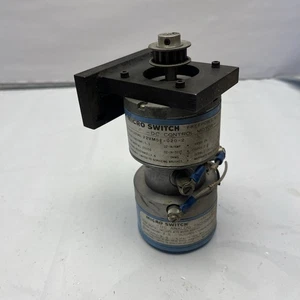 Micro Interruptor 22VM51-020-2 DC Control Motor con Tacómetro - Imagen 1 de 5