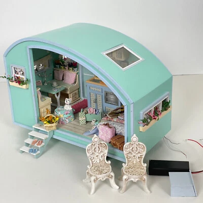 ÚNICA CAJA DE SALA DE MÚSICA HECHA A MANO REMOLQUE ARTESANAL AÑOS 50 CASA DE MUÑECAS cámper eléctrica Foto 1 de 4