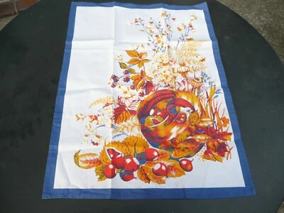 torchon ancien vintage  à décors de fleurs fruits et papillon - Photo 1/3