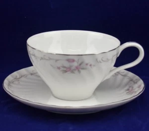 Taza y platillo de porcelana japonesa estándar de oro - Imagen 1 de 4
