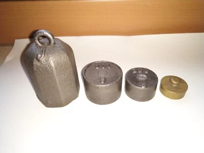 3 Gewichte aus Gusseisen   565 g,  200g, 100g,  1 x  Messing 50 g - Bild 1 von 4